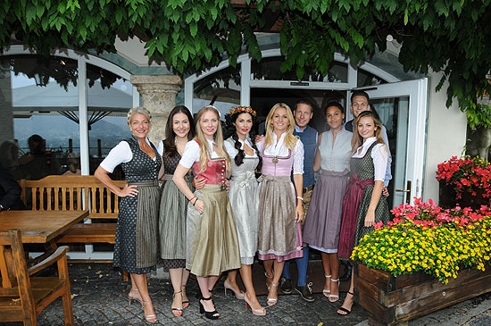 AlpenHerz Designerin Sandra Abt mit Models: AlpenHerz Trachtenmanufaktur zeigt neuste Kollektion 2018 in exklusivem Ambiente im Leeberghof am Tegernsee ©Foto: Terence Tremper für AlpenHerz
